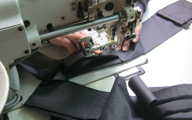  车缝是背包生产过程中最重要的工序